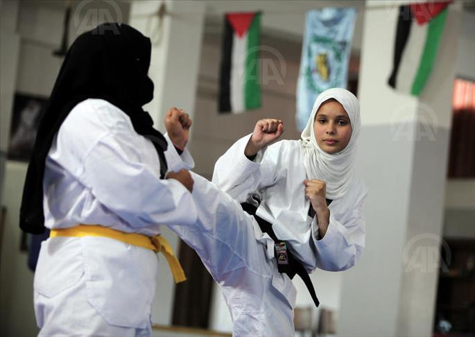 Gaza: Des filles « bravent » les traditions en s'adonnant au Karaté