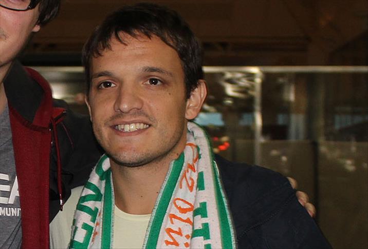 Batalla Bursaspor'dan resmen ayrıldı