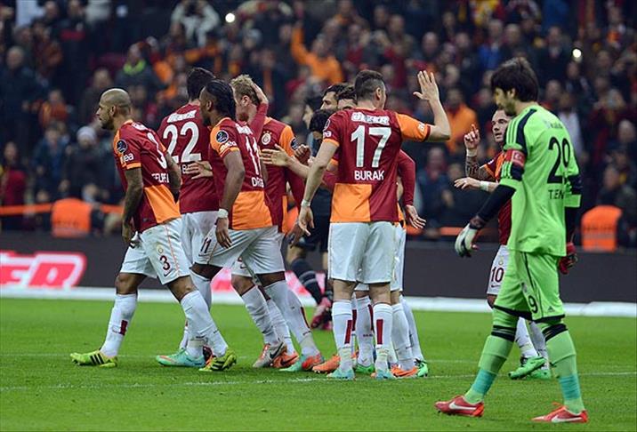 "Lazer ışığı tutan taraftar"a ceza