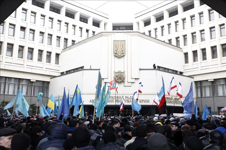 Crimea parliament and government building seized by armed men