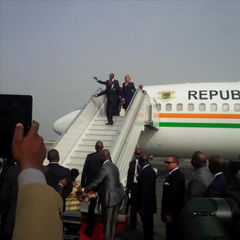 Alassane Ouattara acclamé par des milliers d'Ivoiriens à son retour à Abdijan