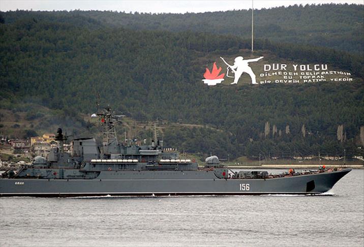 Rus gemileri Çanakkale Boğazı'ndan geçti