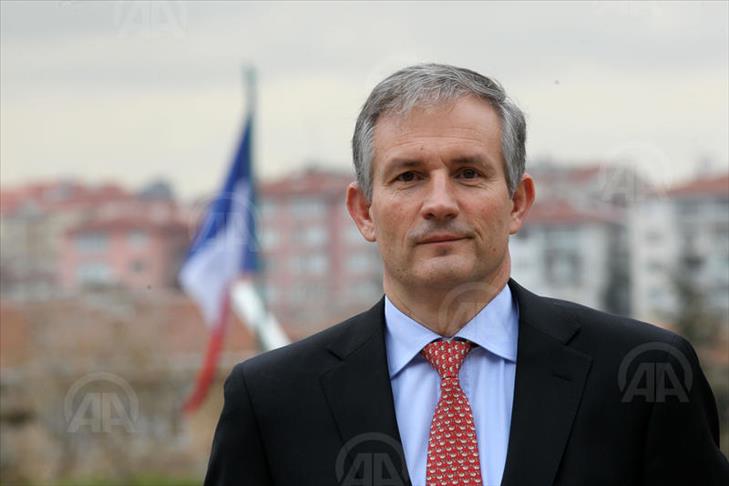 L'Ambassadeur de France en Turquie se réjouit de l'ouverture par l'AA d'un service en français