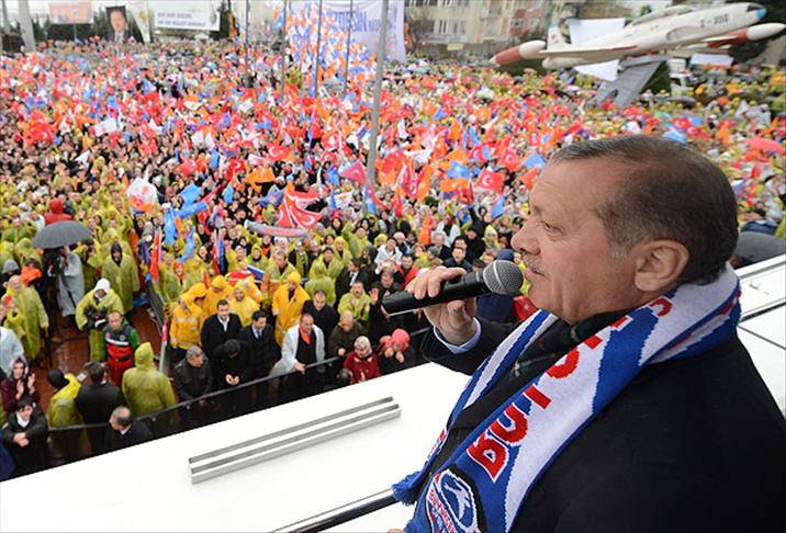 Bunlar tavla zarı atıyor biz siyaset yapıyoruz