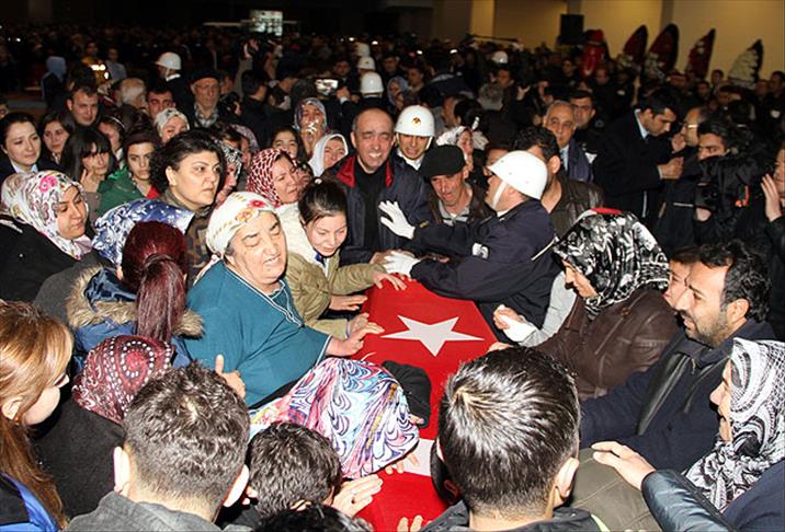 Şehit polis memurları için tören düzenlendi