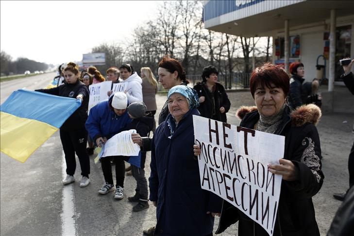 Crimean Tatars protest against independence referendum