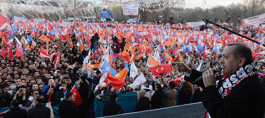 Kendilerinden olmayanları dinleyecek kadar hainler