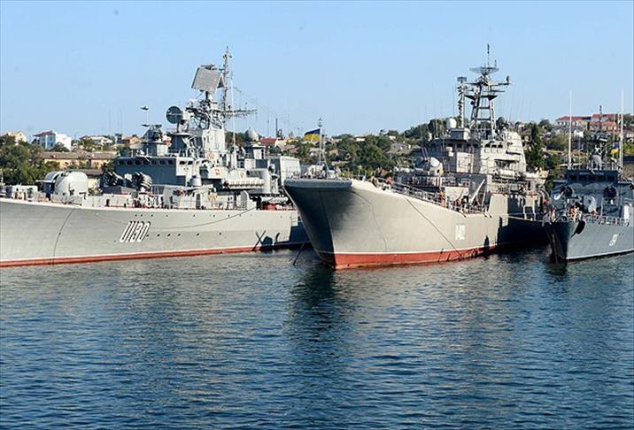 موالون لروسيا يقتحمون قاعدة عسكرية أوكرانية في القرم