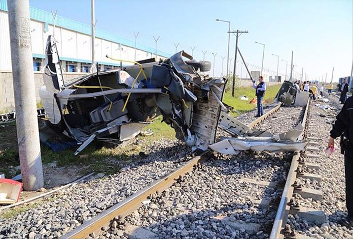 Train collides with minibus leaving 9 dead in Turkey