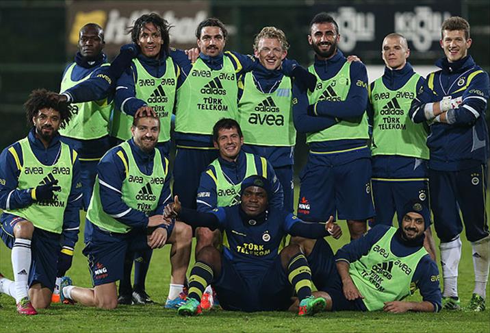 Fenerbahçe liderliğini sürdürüyor