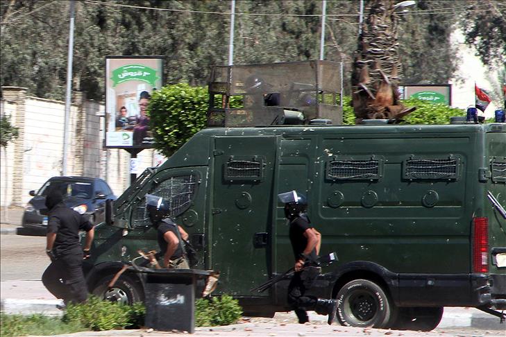 Egypt arrests Morsi aide daughter