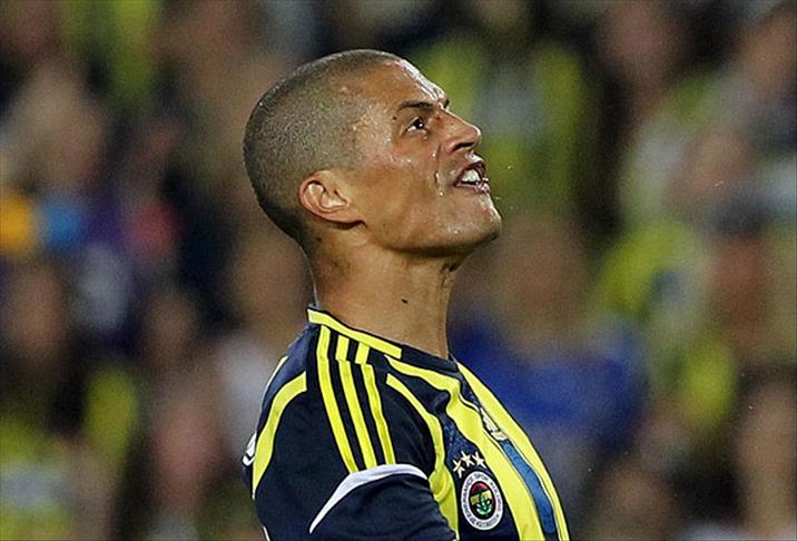 Alex futbolu bırakıyor