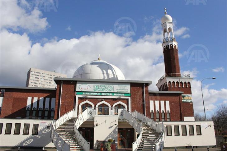 UK mosque row increases community suspicion of police