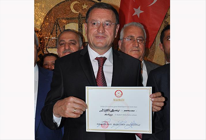 Hatay Büyükşehir Belediye Başkanı mazbatasını aldı