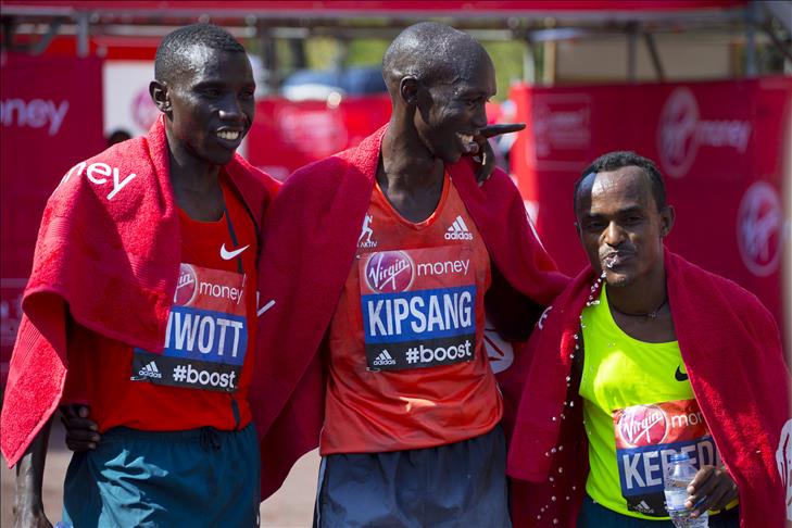 Kenyan athletes dominate 2014 London Marathon