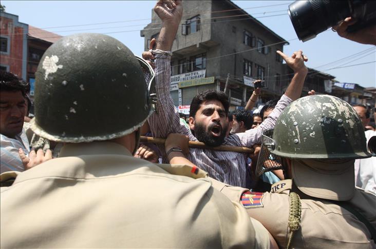 Indian authorities arrest opposition Kashmiri leaders