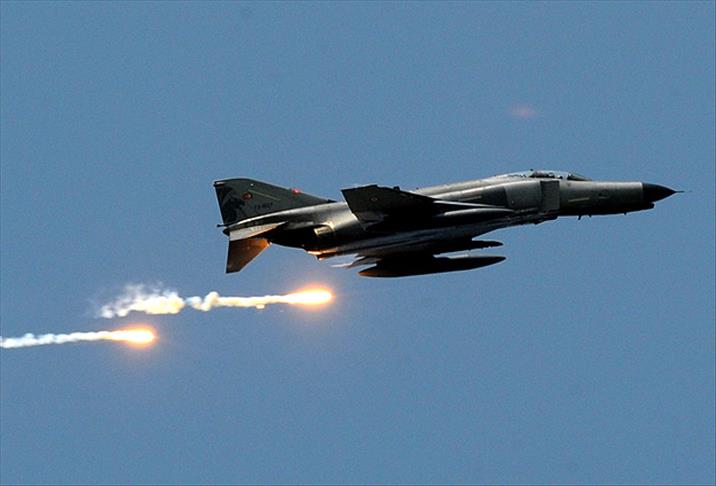 Yunanistan uçaklarından Türk F-4'üne taciz
