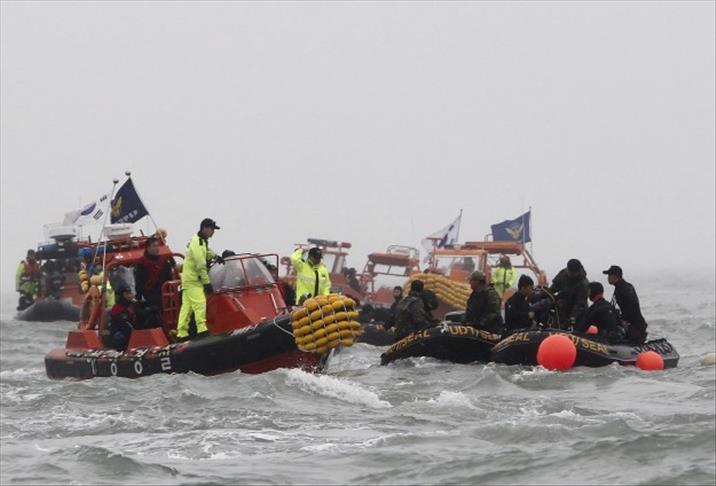 South Korean ferry captain apologizes for evacuation delay