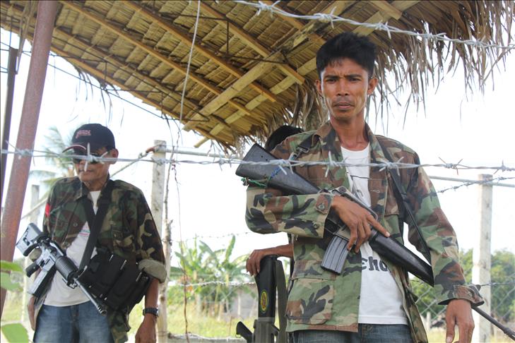 Mayor and bodyguards shot dead in Philippines