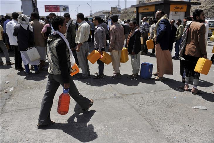 Yemeni capital suffers from lack of fuel and oil