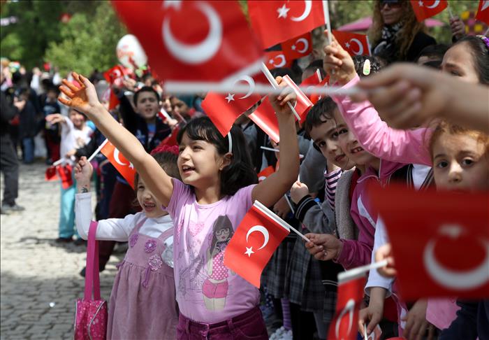 Turkish leaders issue messages on "Children's Day"