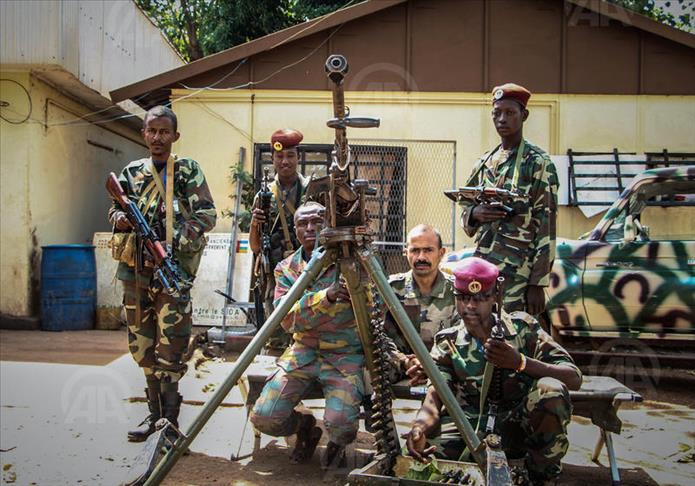 Des ex-Sélékas cantonnés à Bangui refusent leur évacuation