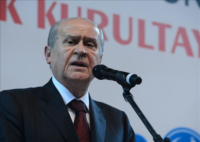 Bayrağımız tartışılırsa bağımsızlığımız ateşe atılacaktır