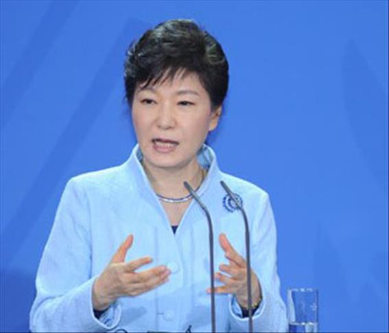 South Korea president pays respects to Sewol victims