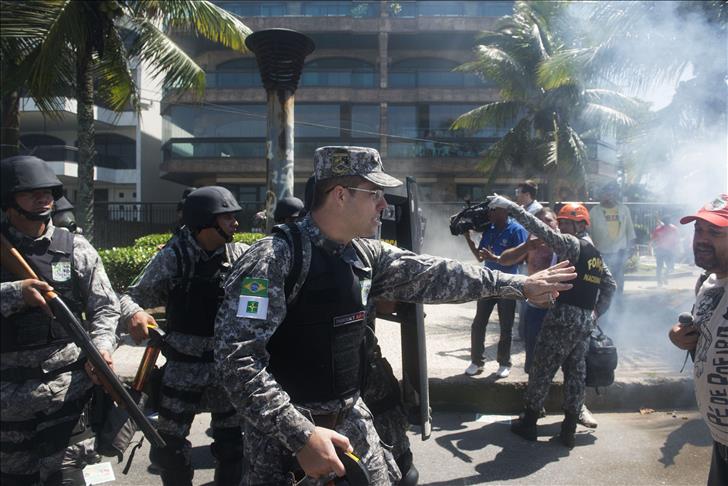Violence forces early start to Rio World Cup security