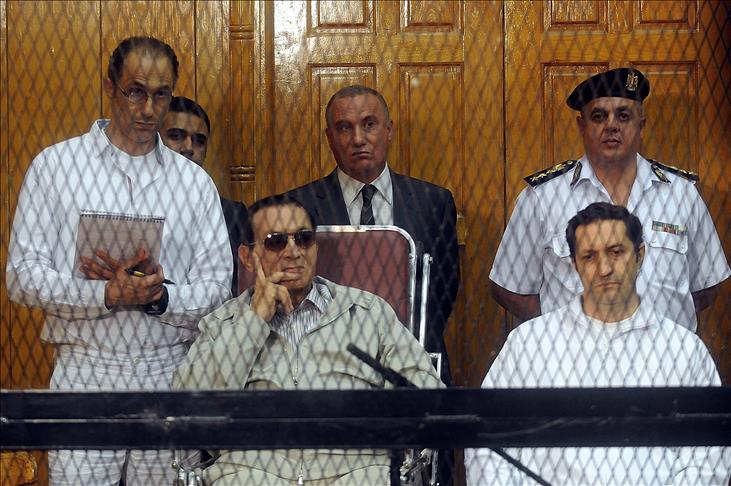 Egypt court bars Mubarak figures from upcoming polls