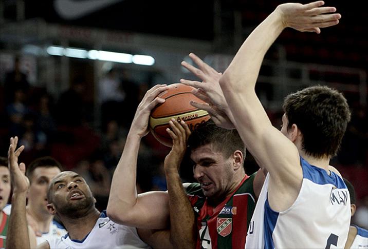 Anadolu Efes seride 1-0 öne geçti