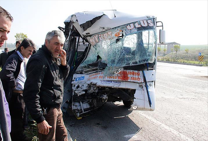 Ankara'da trafik kazası: 25 yaralı