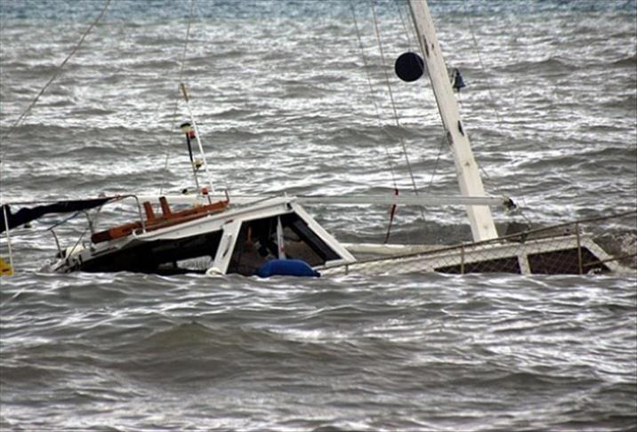 Migrant boat sinks off Italian coast, 14 dead