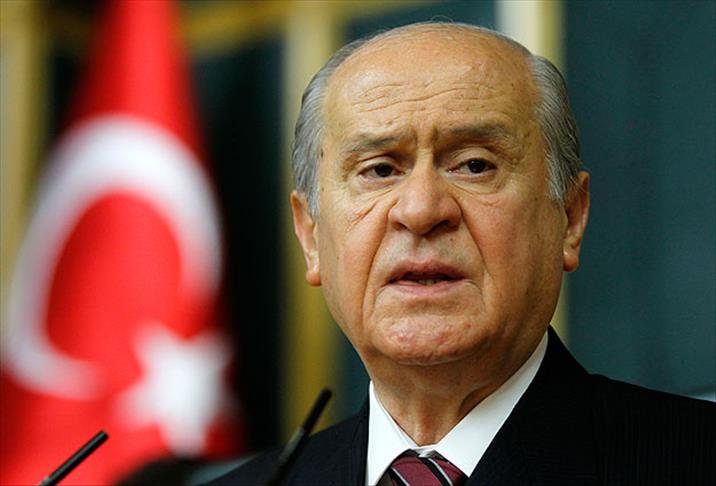 Her önüne gelen siyasi terziliğe soyunamaz