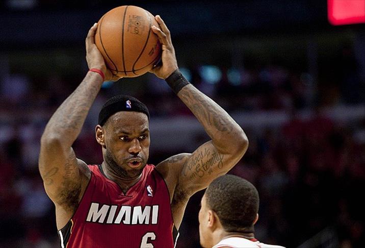 Heat'i LeBron James sırtladı