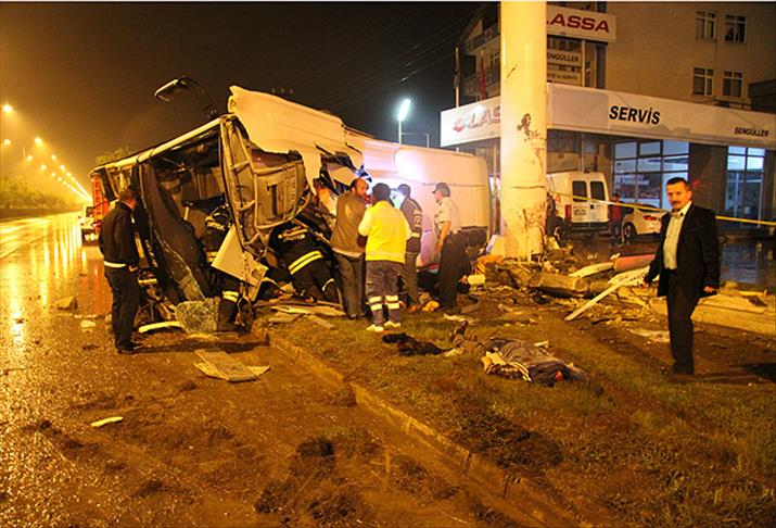 Samsun'da cenaze dönüşü kaza: 4 ölü, 16 yaralı