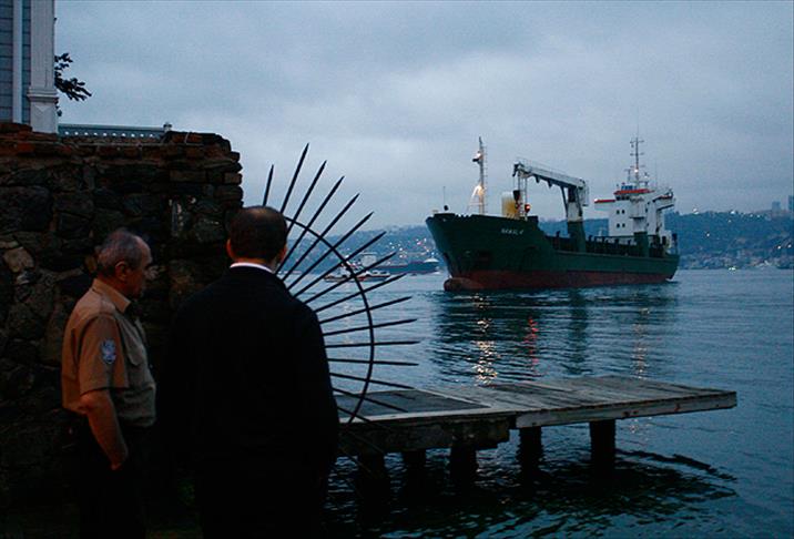 Beykoz'da yük gemisi karaya oturdu
