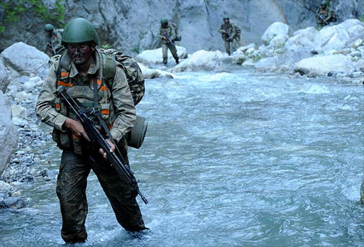 Kertenkele ve kurbağa yiyerek hayatta kaldılar