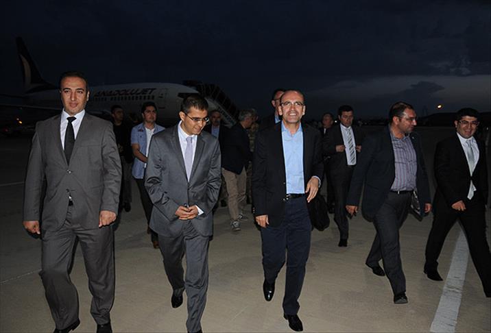 Bakan Şimşek'in de bulunduğu uçağa yıldırım isabet etti