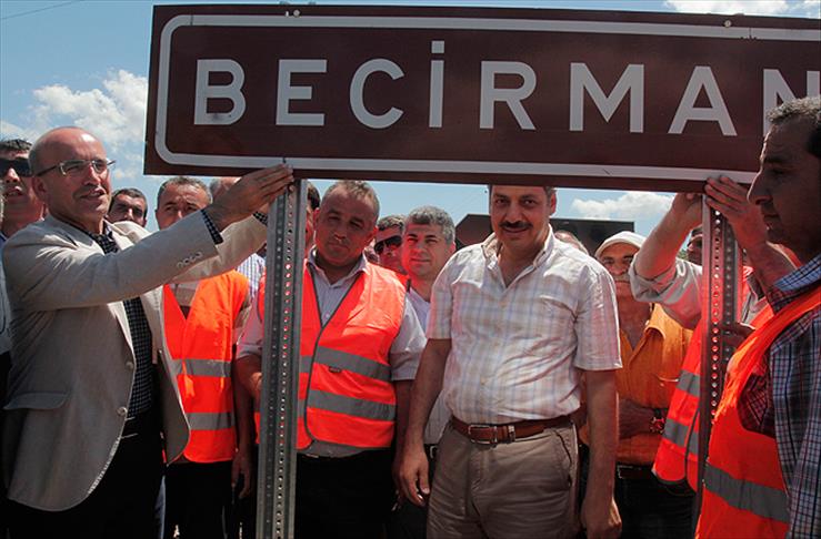 Köyün Kürtçe isim tabelasını Bakan Şimşek taktı