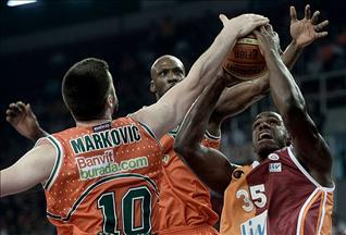 "غلاطة سراي" يتقدم خطوة نحو نهائي السلة التركية