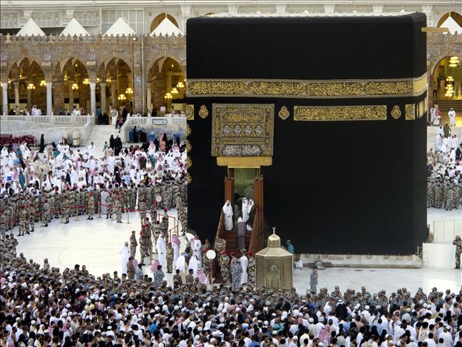 Kabe, gül suyu ve zemzemle yıkandı