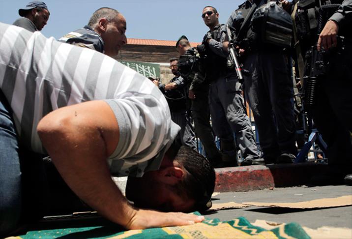 İsrail polisi Türkleri de Mescid-i Aksa'ya sokmadı