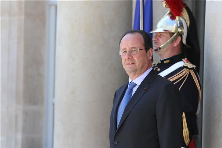 Hollande warns Obama against sanctions on French bank