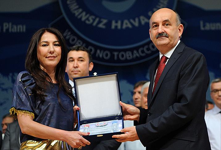 AA muhabiri Selma Bıyıklı Adabaş'a ödül