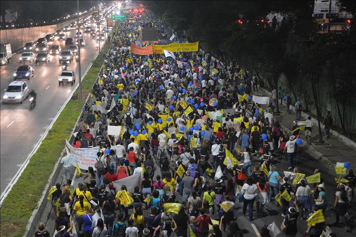 Brazil online petition spurs anti-corruption bill vote