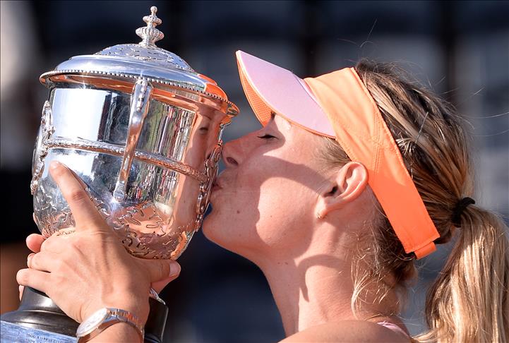 Sharapova wins 2nd French Open title in three years