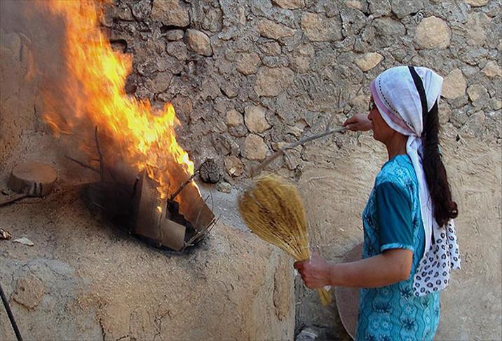 ژنانی موسڵ لە ڕێی تەنورە کۆنەکانەوە خوان ئامادە دەکەن
