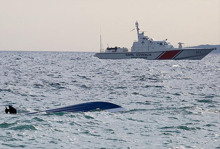 Kızılada'ya inşaat malzemesi taşıyan tekne battı