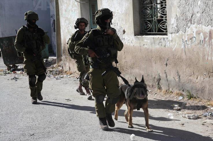 Arrestation de 25 Palestiniens et poursuite des frappes contre Le Hamas en Cisjordanie